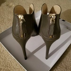 Nine West Gray leather heeled ankle booties